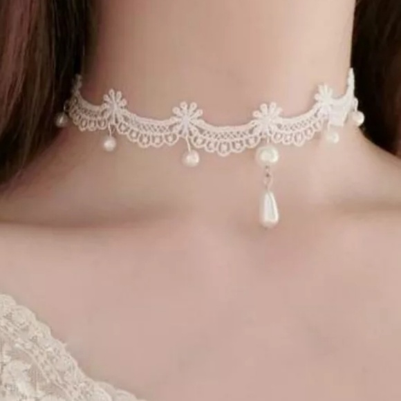 XAmberxx Victorian Goth Lace Choker - Picture 2 of 4
